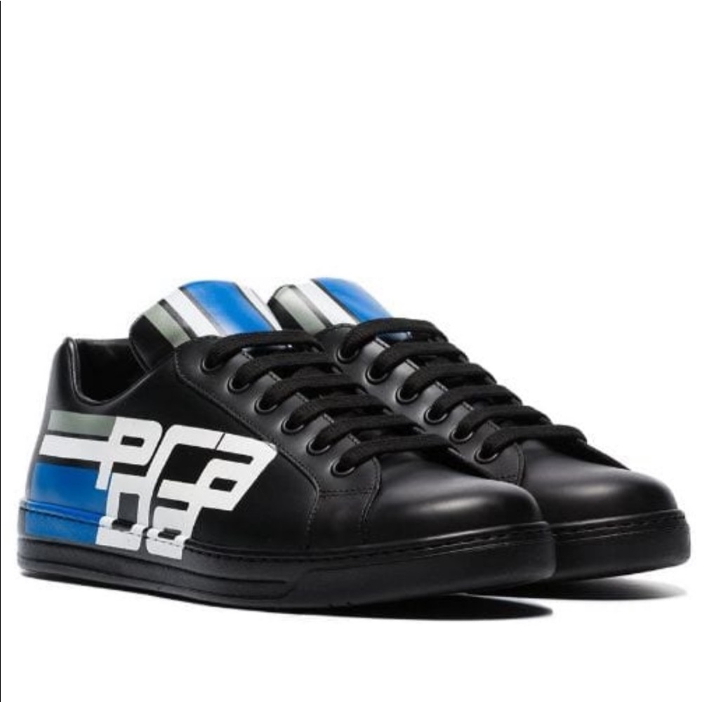 Prada low top logo sneakers. Size 9 US (7,5 Prada)